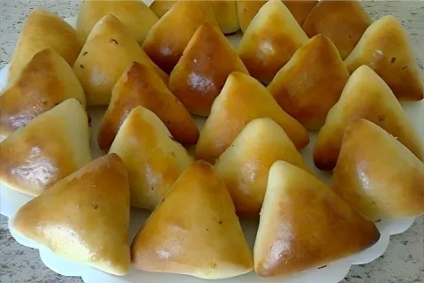 A melhor esfiha do país a massa é bem macia e o recheio molh