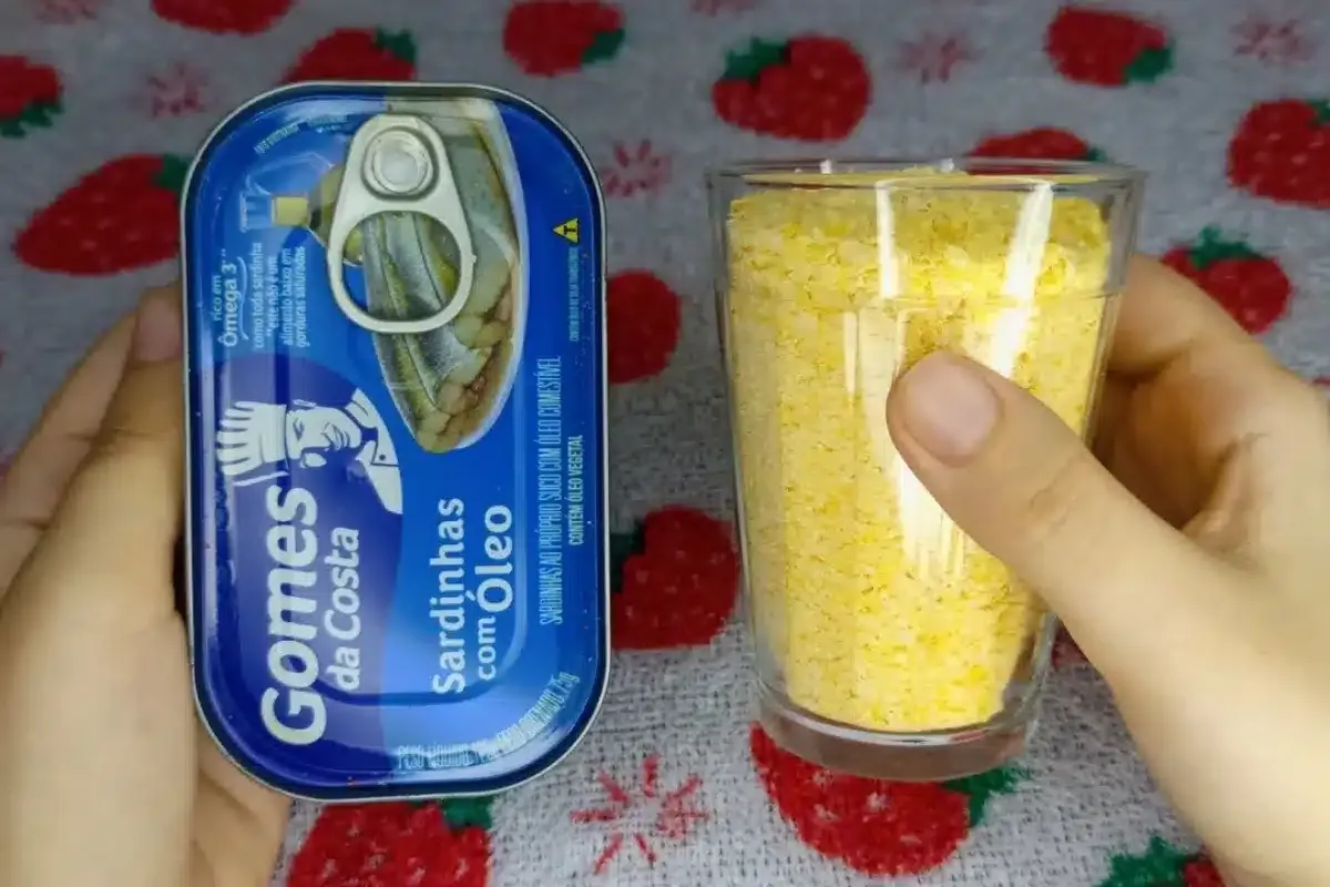 Almoço com sardinha: misture flocão com sardinha e tenha um