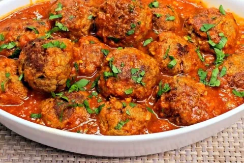 Almôndegas ao molho: o jeito mais fácil de fazer carne moída