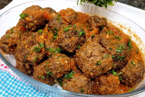 Almôndegas suculentas, feitas de um jeito especial, que fica