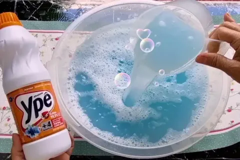 Aprenda a fazer água sanitária caseira e economizar dinheiro