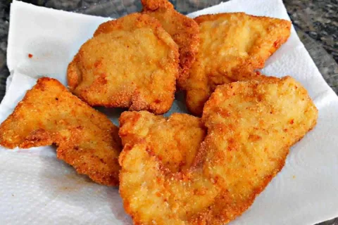 Aprenda a fazer aquele frango empanado de restaurante com um