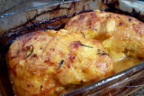 Aprenda a fazer peito de frango suculento e você nunca mais 
