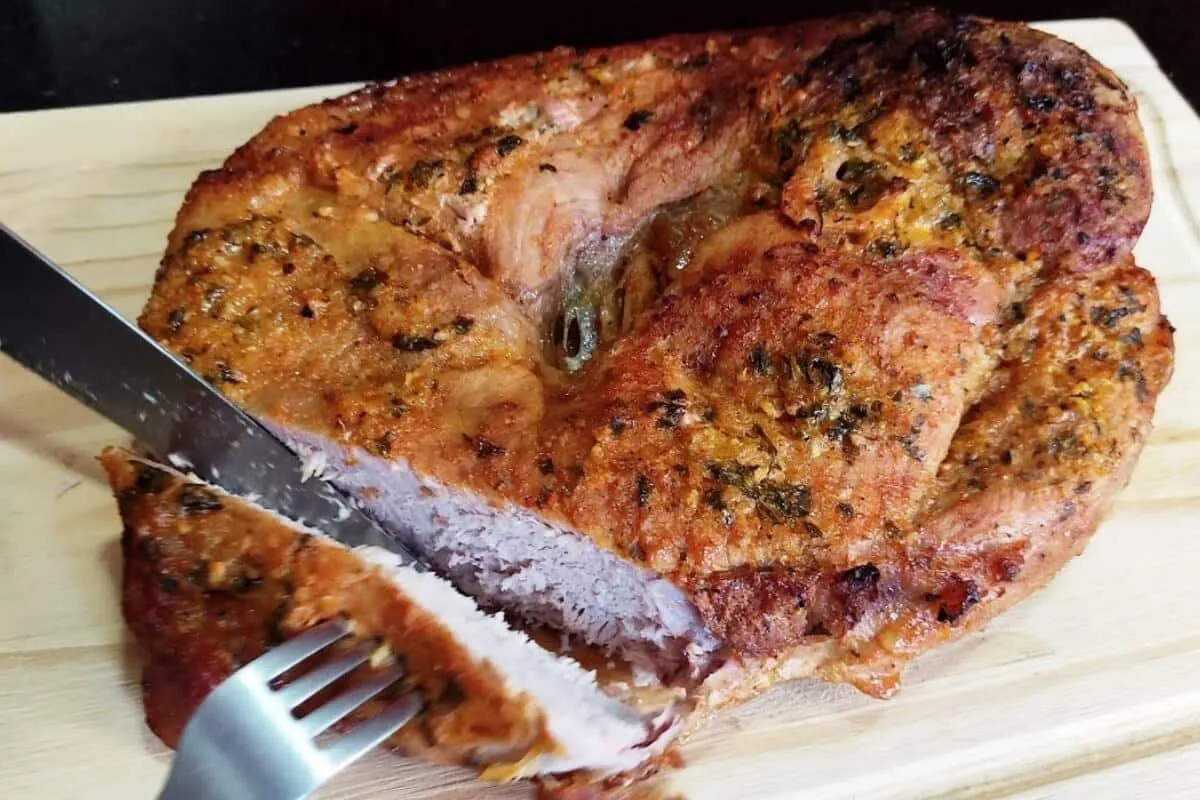 Aprenda a fazer um pernil de porco assado sensacional e sucu