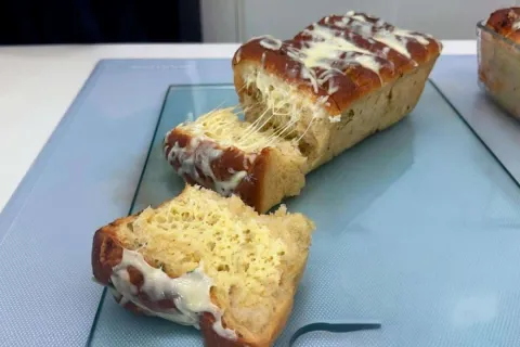 Aprendi a fazer um pão recheado que não vai ovo nem leite e 