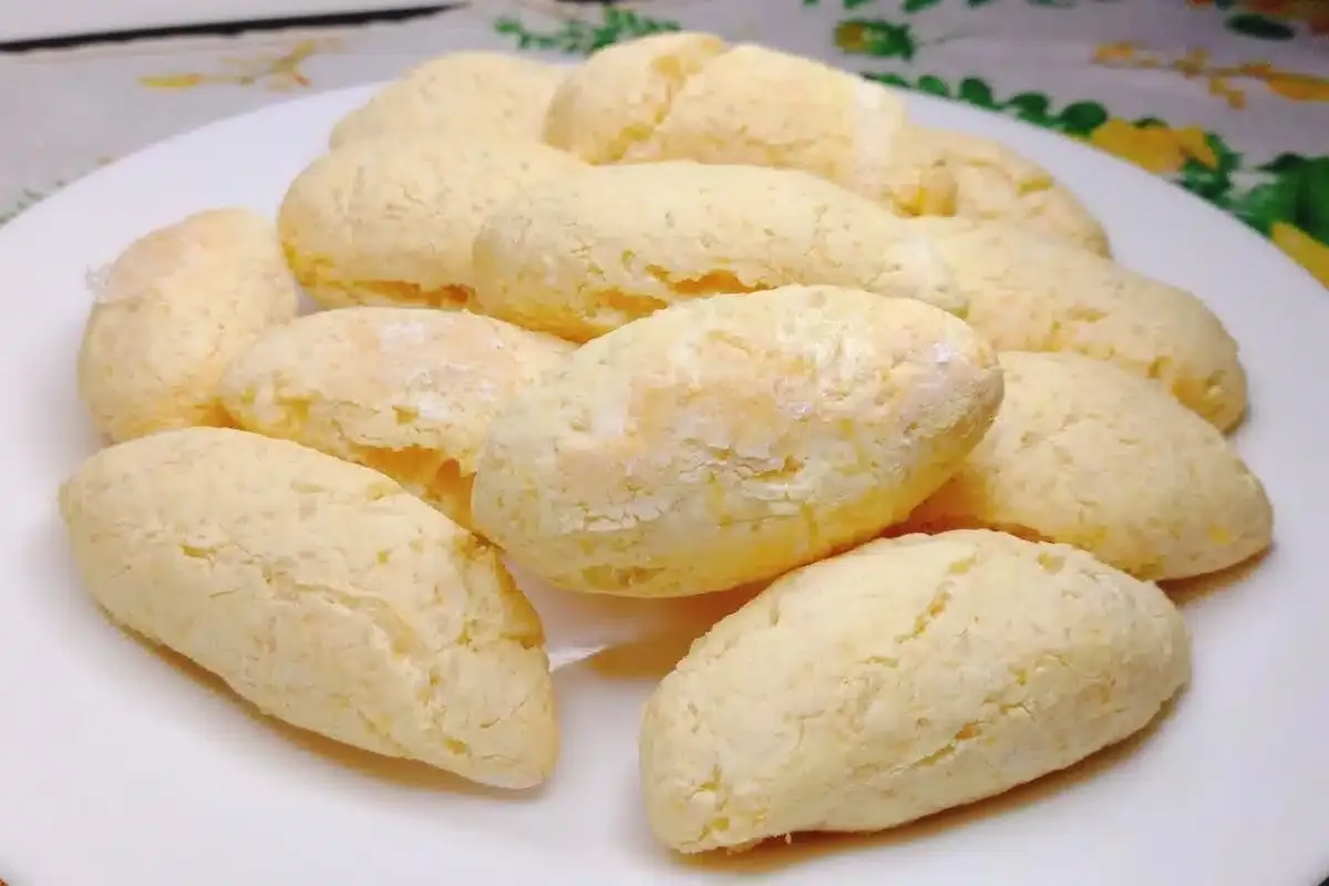 Aprendi a fazer um pãozinho de polvilho com 1 ingrediente se