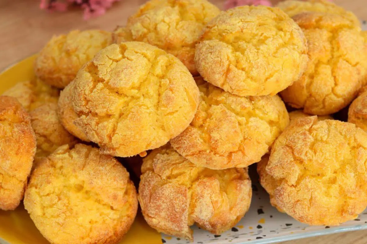 Aprendi a fazer uma broinha de fubá de padaria que ficou uma