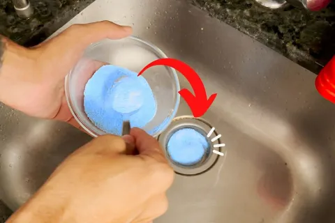 Aprendi como desentupir pias e ralos com essa misturinha de 
