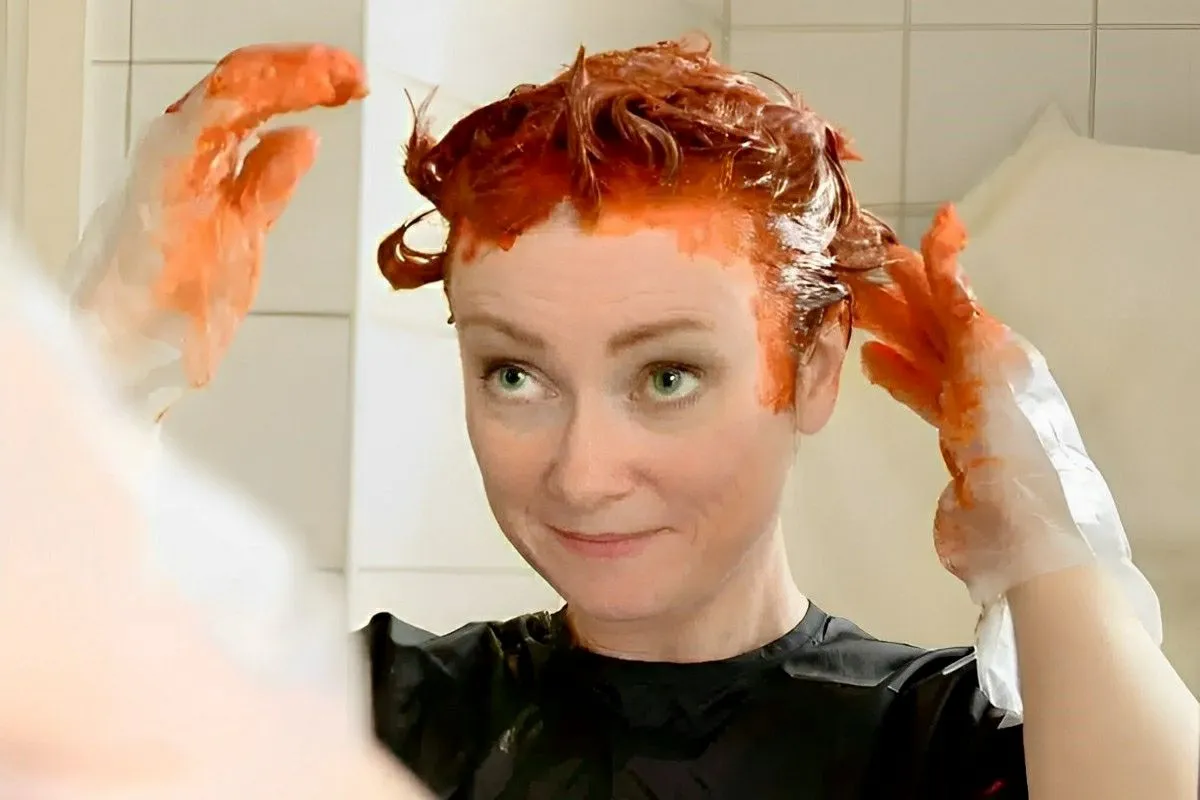 Aprendi como tirar tinta de cabelo da pele de um jeito fácil