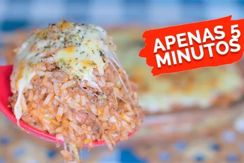 Arroz de forno super recheado e cremoso com bastante queijo,