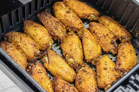 Asinha de frango crocante na air fryer com um molho incrível