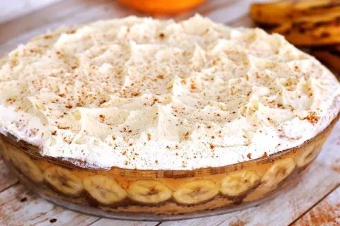 Banoffe caramelado de travessa, com um toque mineiro que tra