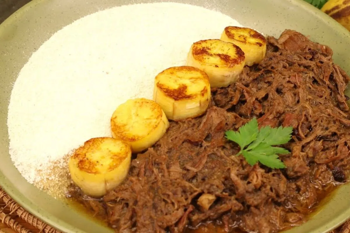 Barreado paranaense tradicional que é cheio de sabor e perfe