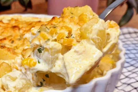 Batata gratinada com milho muito cremosa e fácil de preparar