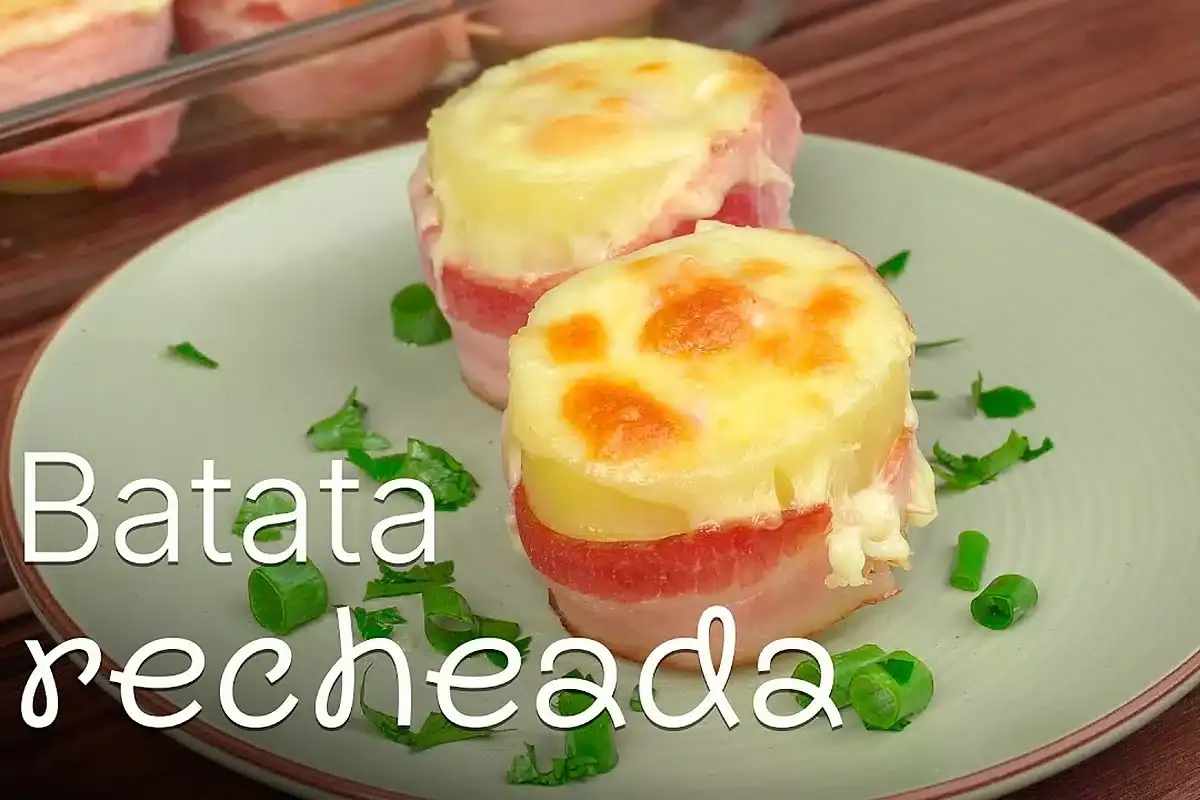 Batata recheada assada no forno com recheio cremoso que dá á