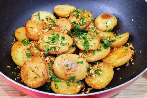 Batata sauté crocante: aprenda o segredo para deixar as bata