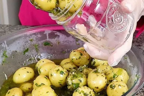 Batatinha de festa que fez sucesso nos anos 80, com um tempe