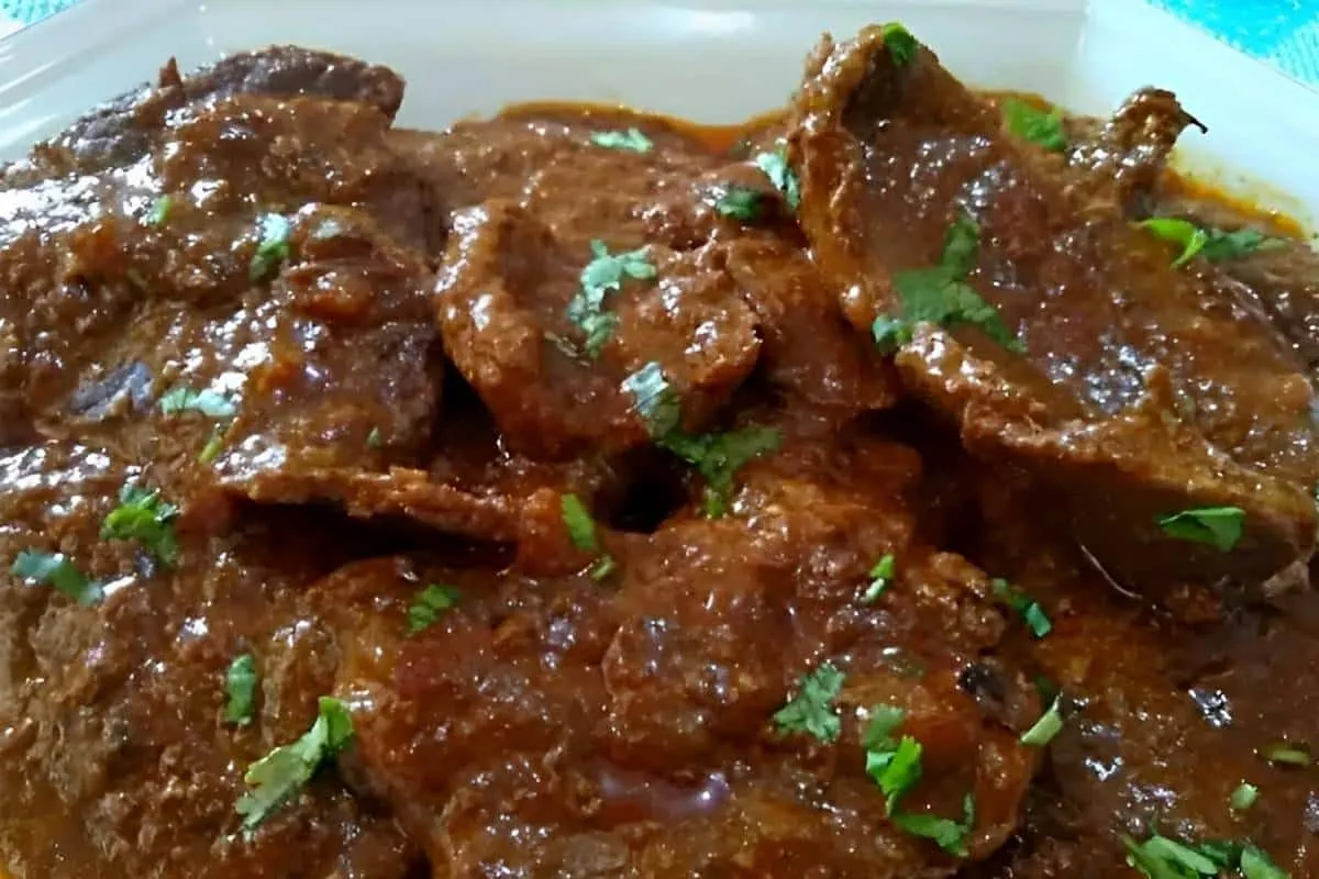 Bife com molho de panela de pressão suculento e delicioso pa