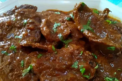 Bife com molho de panela de pressão suculento e delicioso pa