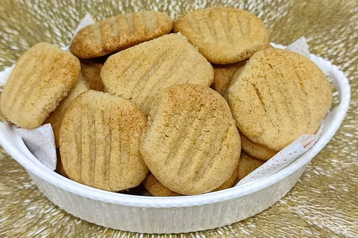 Biscoitinho de canela, que fica delicioso, é fácil de prepar