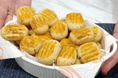 Biscoitinhos de alho que derretem na boca, ficam irresistíve