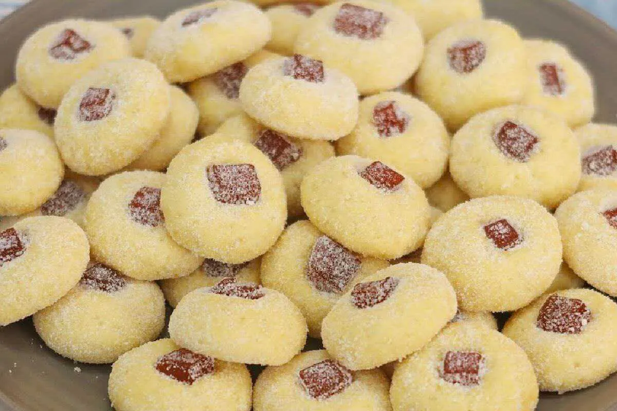 Biscoito amanteigado com goiabada que derrete na boca e não