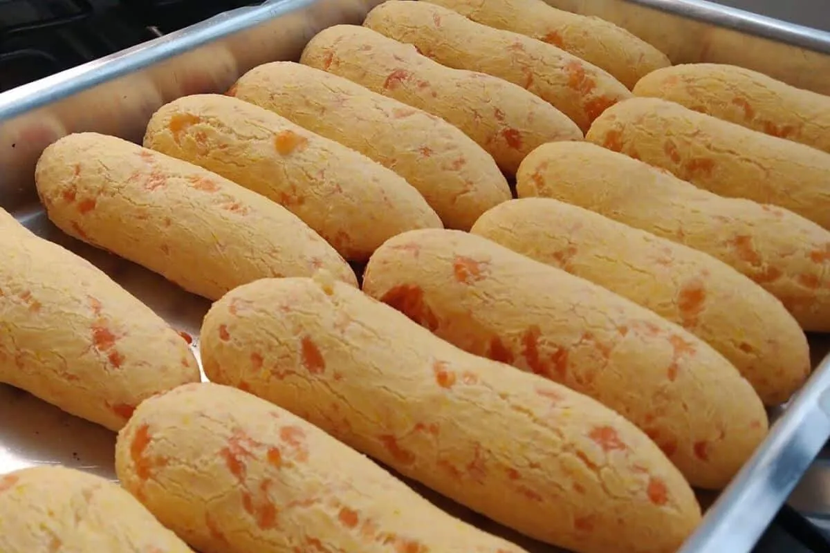 Biscoito de polvilho assado que derrete na boca e rende vári