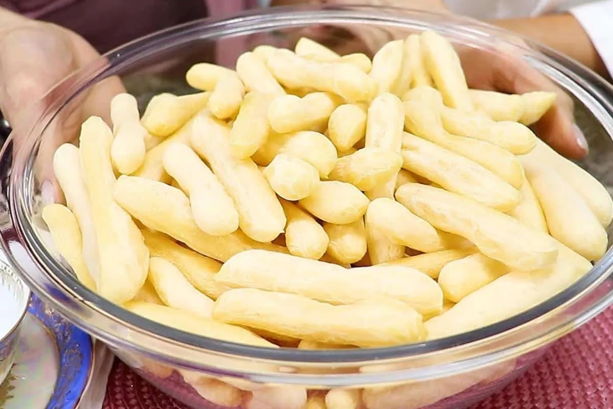 Biscoito de polvilho assado que rende um monte para comer qu
