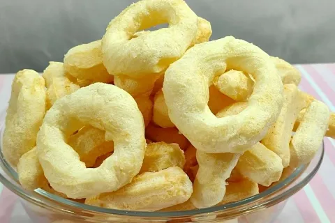 Biscoito de polvilho assado: super crocante e perfeito a hor