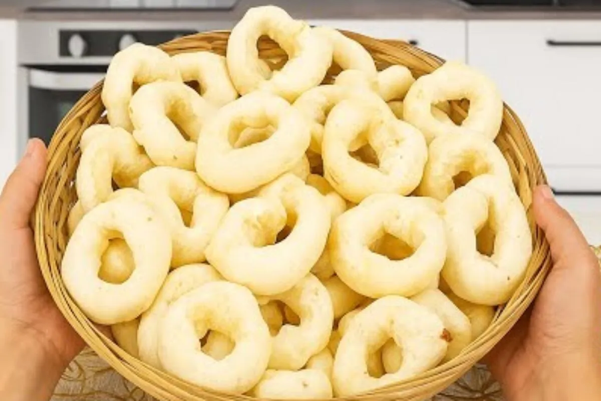 Biscoito de polvilho com 3 ingredientes: receita fácil e ráp