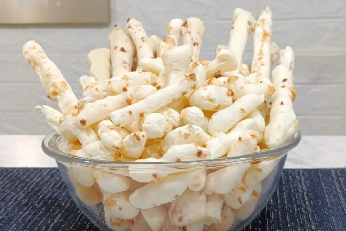 Biscoito de polvilho com um ovo só que rende muito e fica se