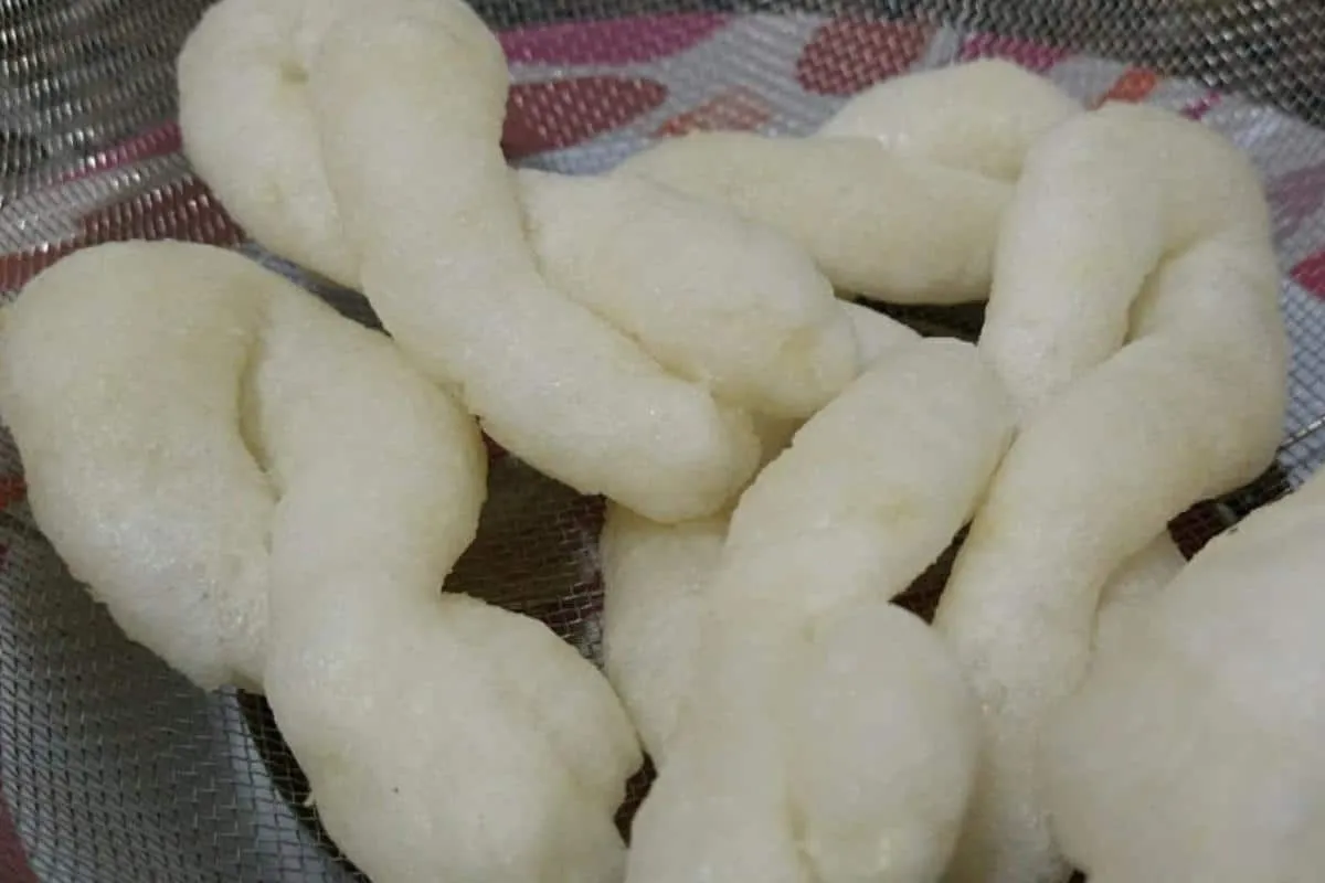Biscoito de polvilho frito delicioso que não precisa colocar