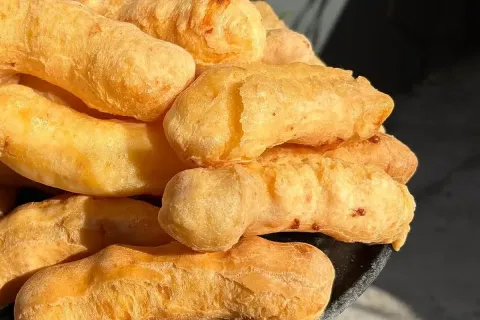 Biscoito frito que não estoura e não murcha feito com polvil