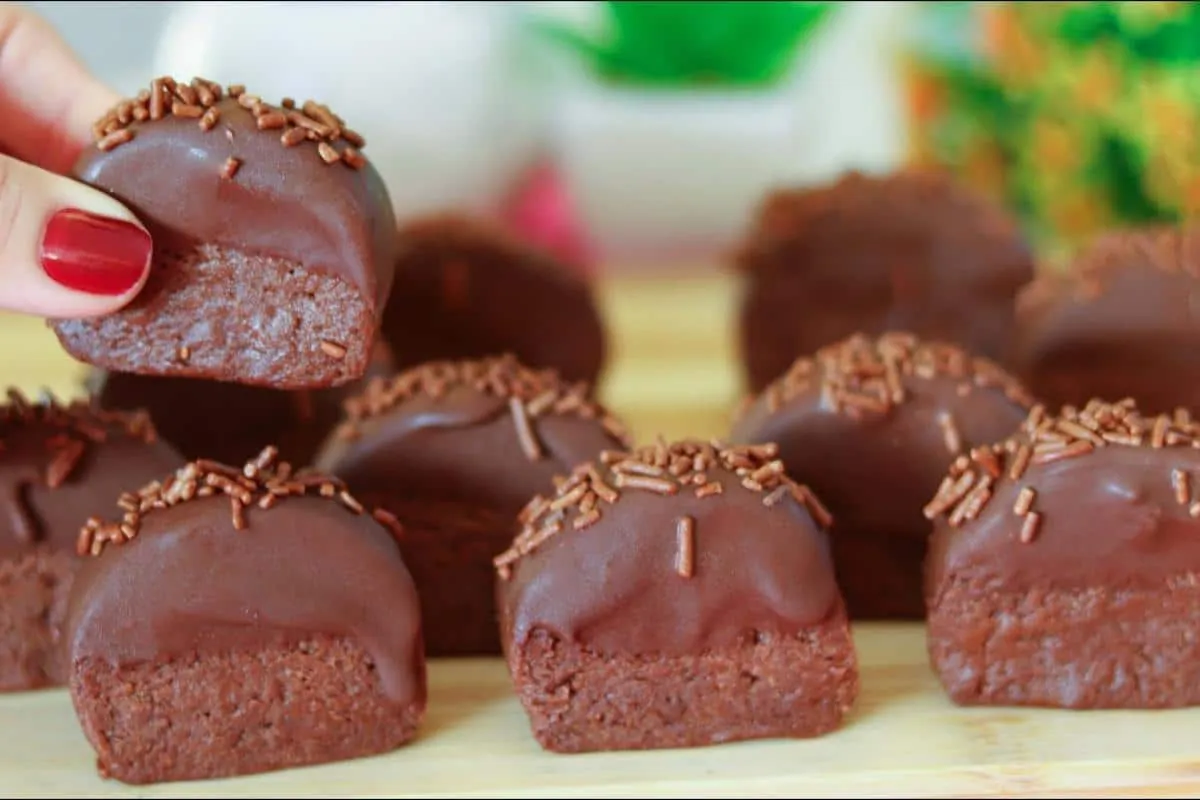 Biscoito gelado de chocolate que acaba rápidinho porque todo