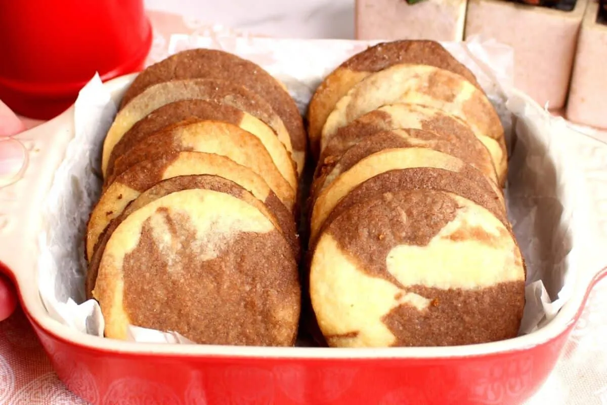 Biscoito mesclado, que combina dois sabores num amanteigado