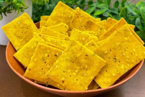 Biscoito salgado sem glúten feito também sem leite e sem ovo