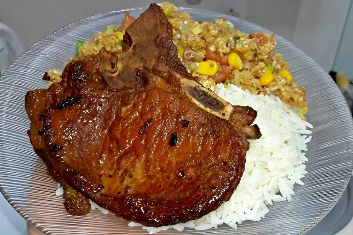 Bisteca de porco da roça frita na panela uma delícia para co