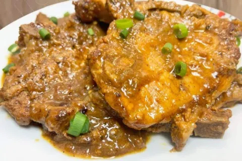 Bisteca de porco na pressão, uma receita rápida e suculenta,