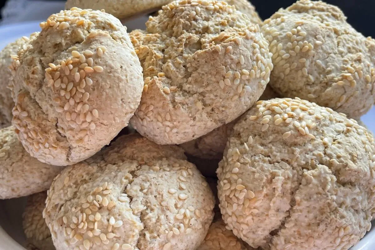 Bolacha de aveia e polvilho sem trigo que fica crocante, sau