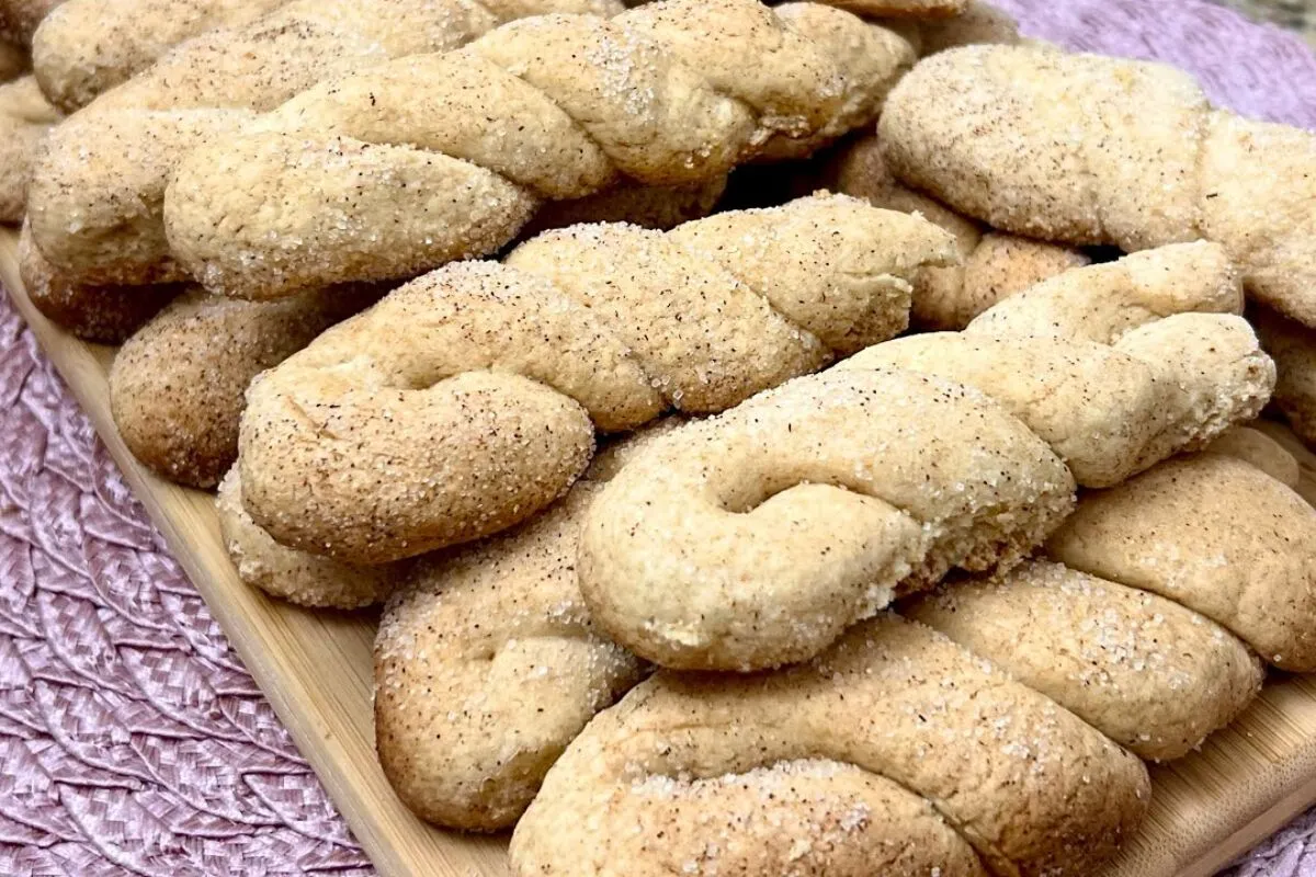 Bolacha de banana com canela fácil de fazer, perfuma a casa