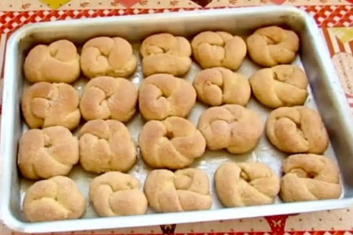 Bolacha de maçã com canela que rende bastante e derrete na b