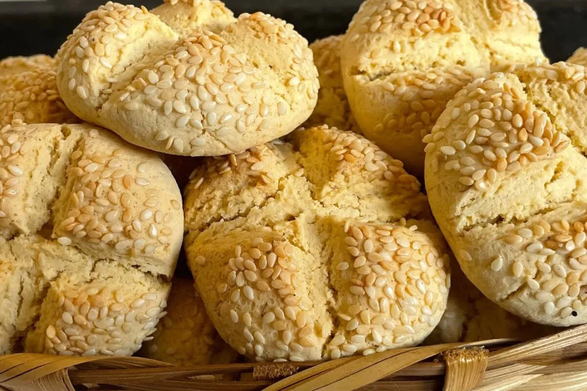 Bolachinha caseira com gergelim na receita tradicional que e