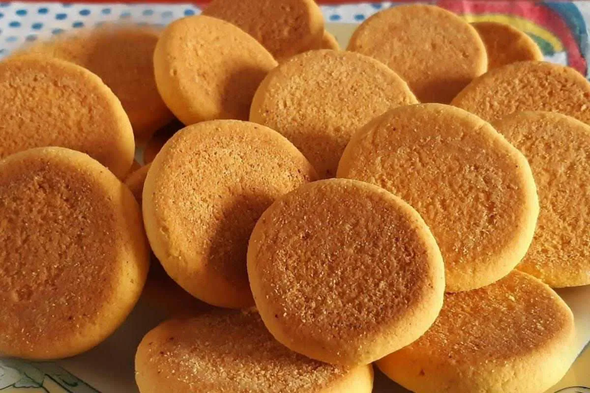 Bolachinha de fubá que fica perfeita com aquele seu cafezinh