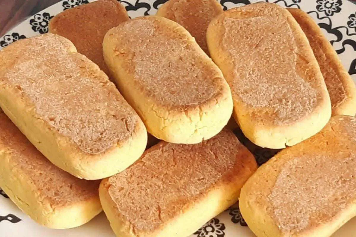 Bolachinha de milho crocante para servir com café quentinho