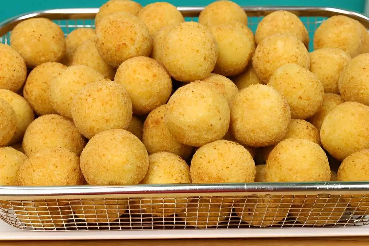 Bolinha de queijo fácil: essa não tem como errar e fica uma