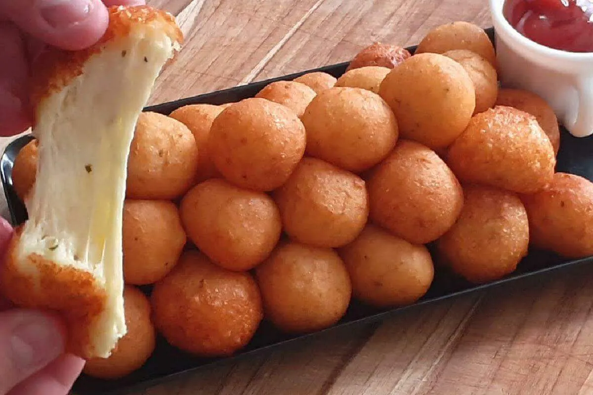 Bolinha de queijo sem massa e sem glúten impossível comer um