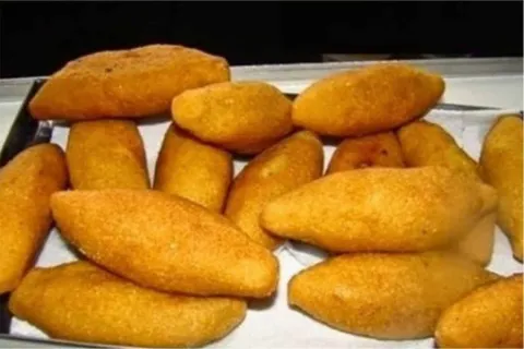 Bolinho caipira de frango inteiro com farinha de milho igual