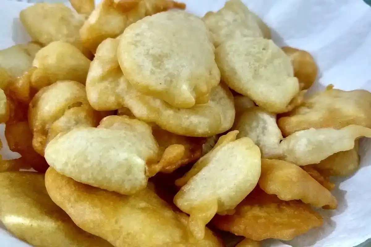 Bolinho de água e sal com 2 ingredientes que fica pronto em