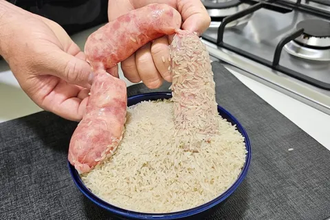 Bolinho de arroz com linguiça toscana: nem acreditei que era
