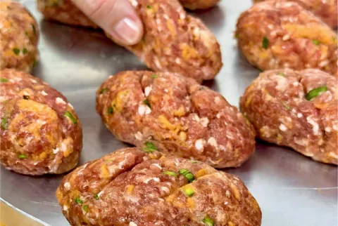 Bolinho de carne com cenoura delicioso e perfeito para a ref